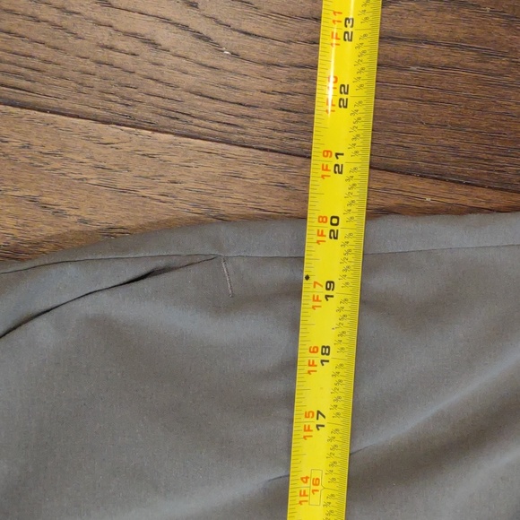 Bundle of two women's Columbia Size 10 Shorts - Picture 6 of 13